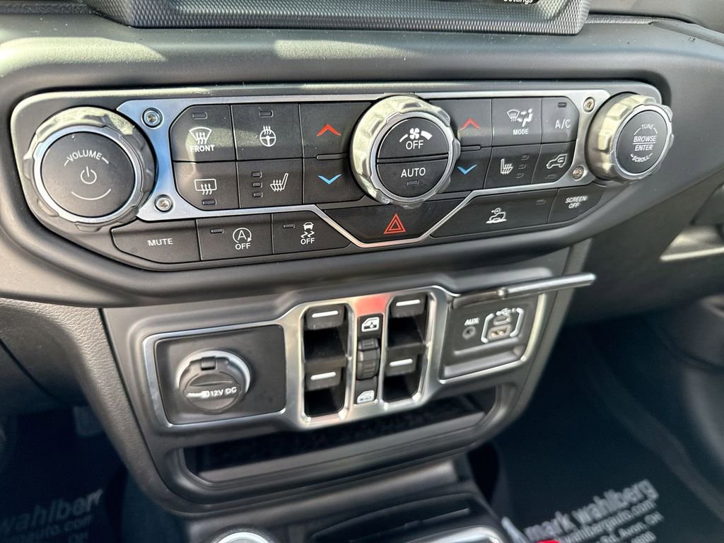 Used 2022 Jeep Gladiator Overland w/ Cold Weather Group image 19