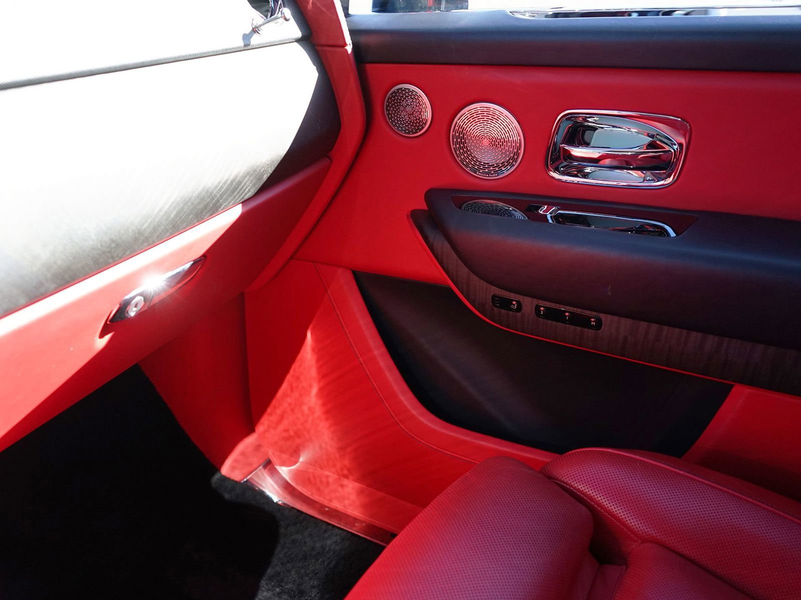 Used 2022 Rolls-Royce Cullinan w/ Cullinan Package image 12