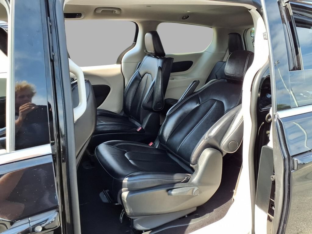 Used 2024 Chrysler Pacifica Limited FWD image 25