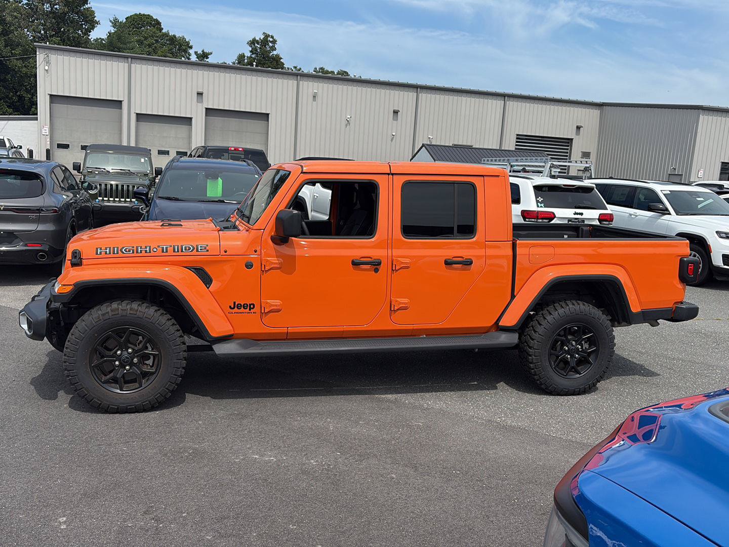 Used 2025 Jeep Gladiator Sport AWD/4WD image 3