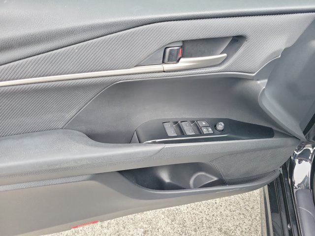 Used 2025 Toyota Camry SE FWD image 20