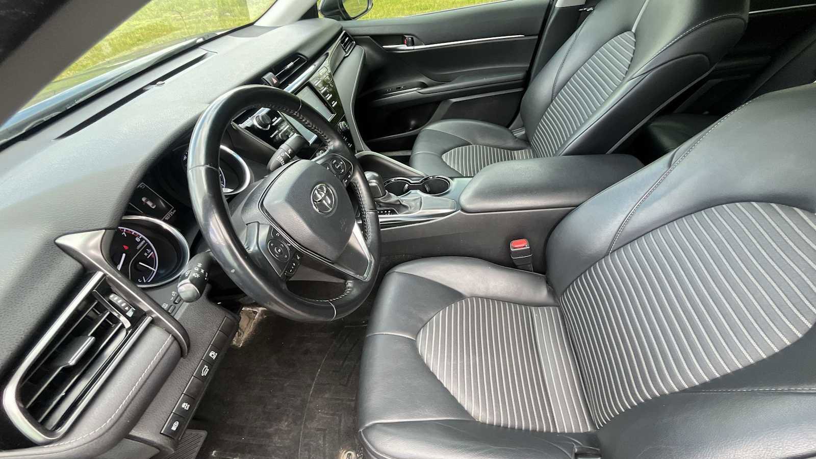 Used 2020 Toyota Camry SE FWD image 15