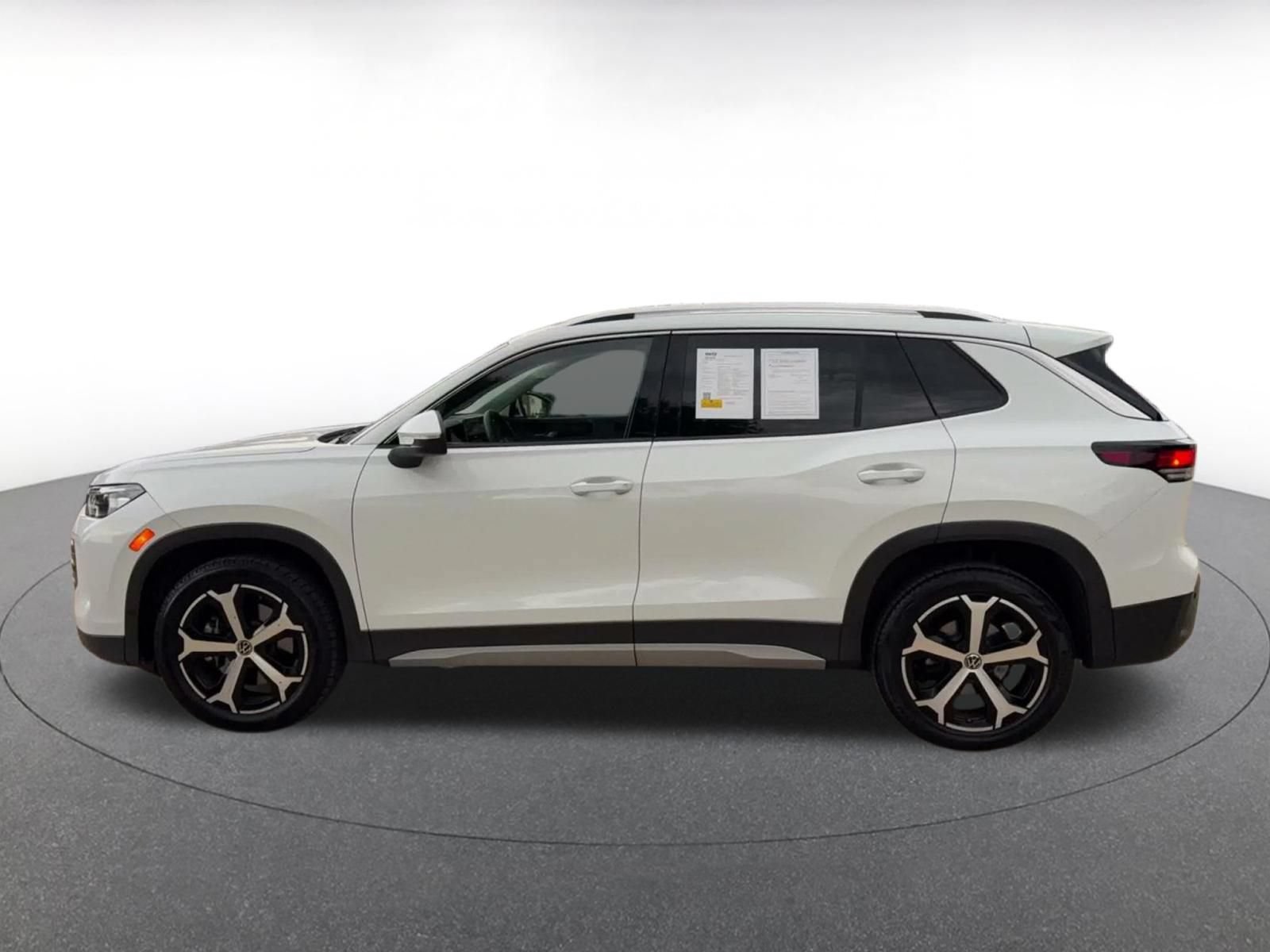 Used 2026 Volkswagen Tiguan SE AWD/4WD image 8