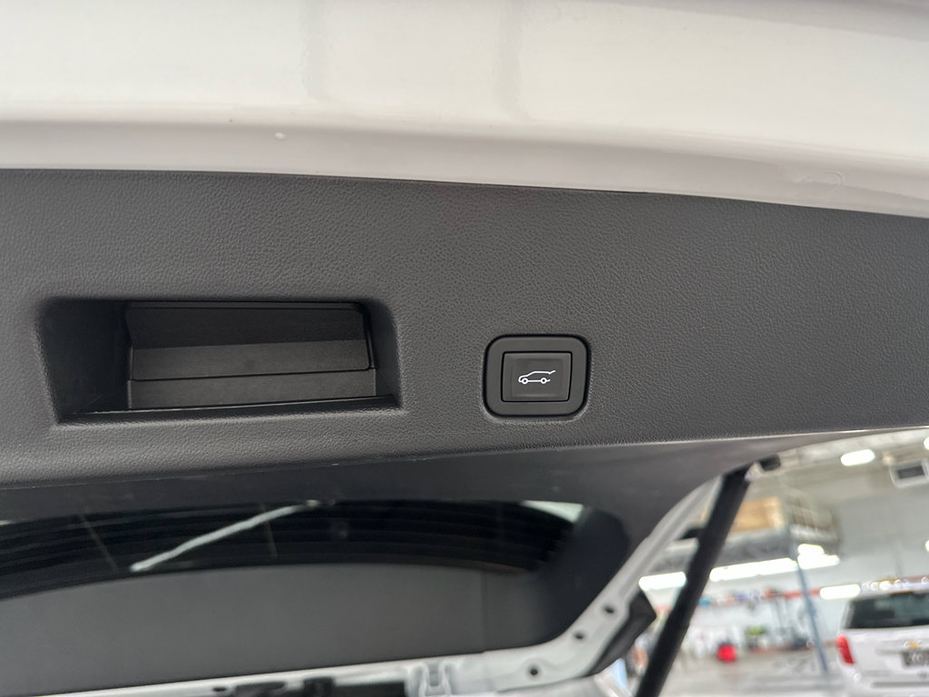 Used 2025 GMC Acadia Elevation image 19