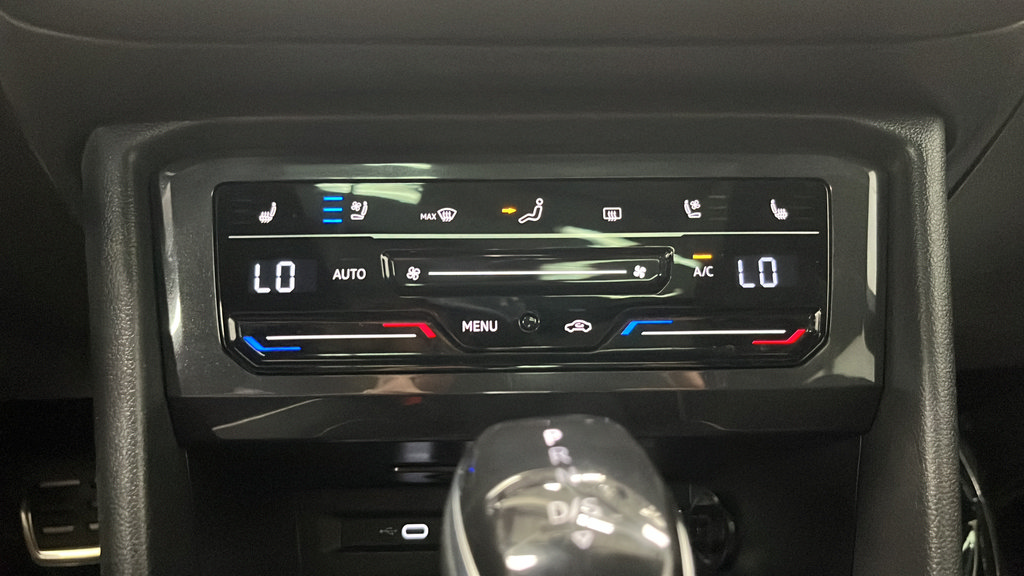 Used 2024 Volkswagen Tiguan SEL R-Line AWD/4WD image 18