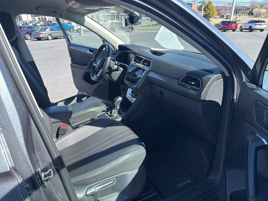 Used 2023 Volkswagen Tiguan SE image 12