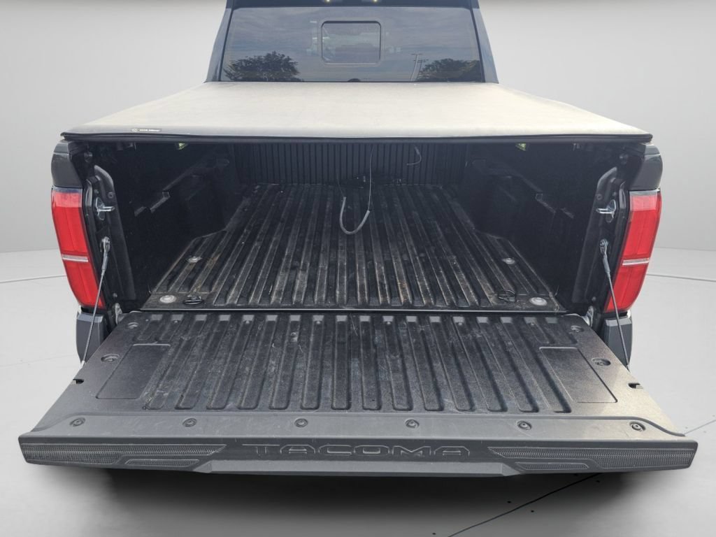 Used 2025 Toyota Tacoma SR5 AWD/4WD image 29