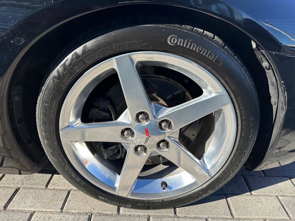 Used 2010 Chevrolet Corvette Coupe w/ 1LT image 26