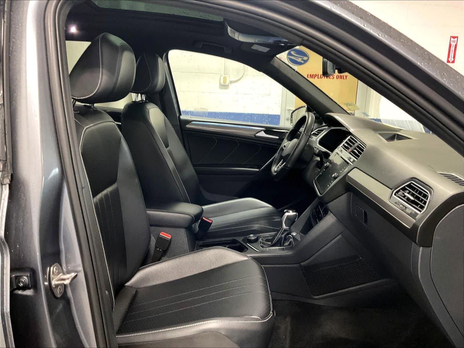 Used 2024 Volkswagen Tiguan SE R-Line AWD/4WD image 11