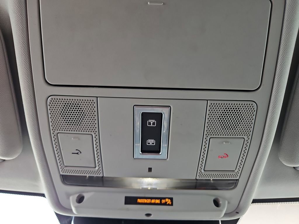 Used 2019 Land Rover Range Rover Evoque image 21