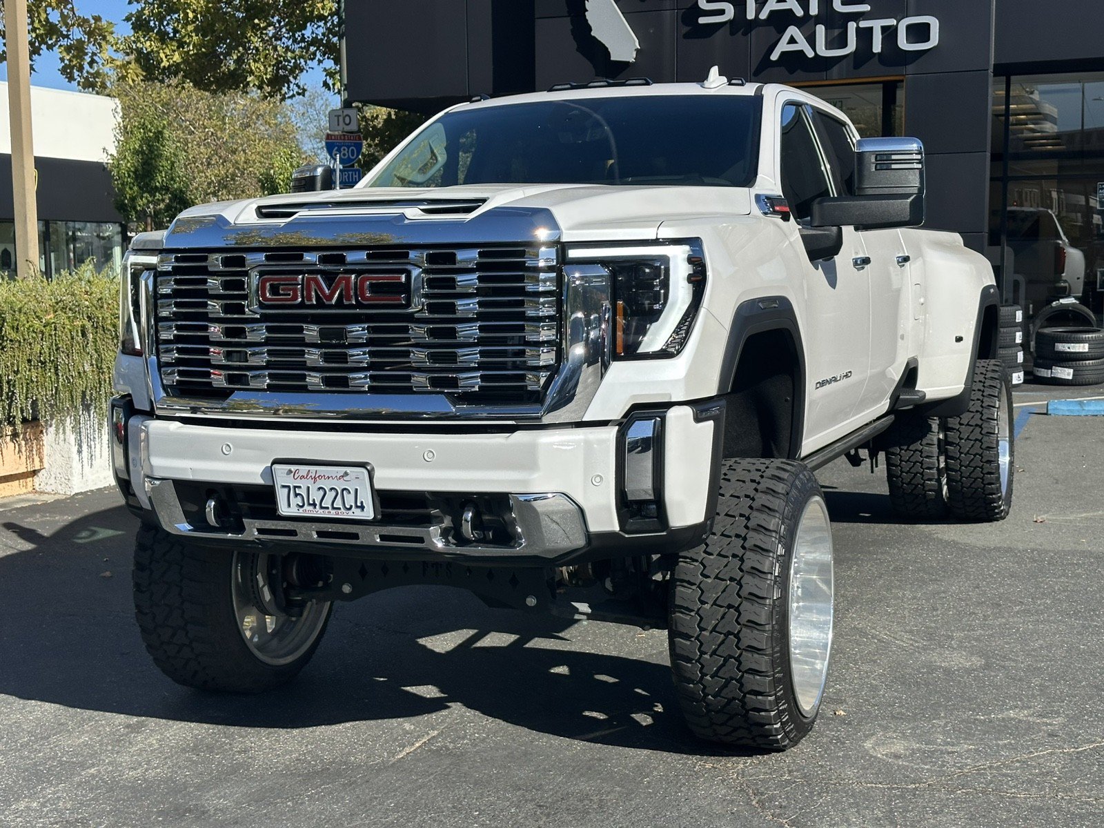 Used 2024 GMC Sierra 3500 Denali w/ Denali Reserve Package AWD/4WD image 4