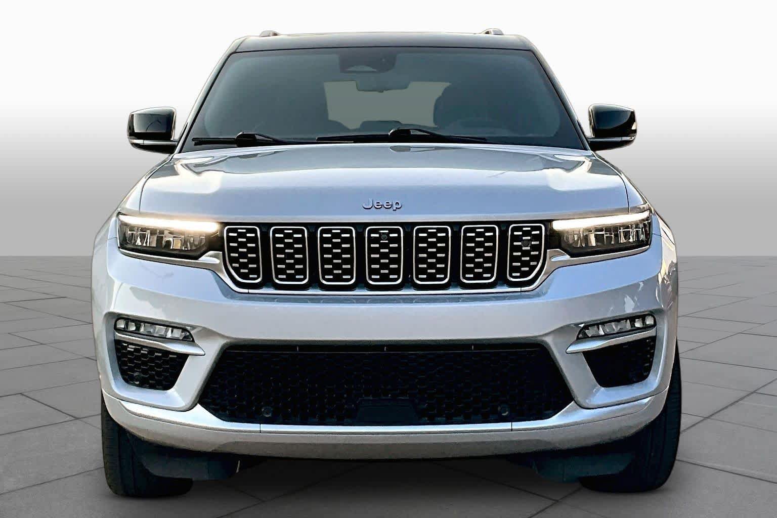 Used 2022 Jeep Grand Cherokee Summit AWD/4WD image 3