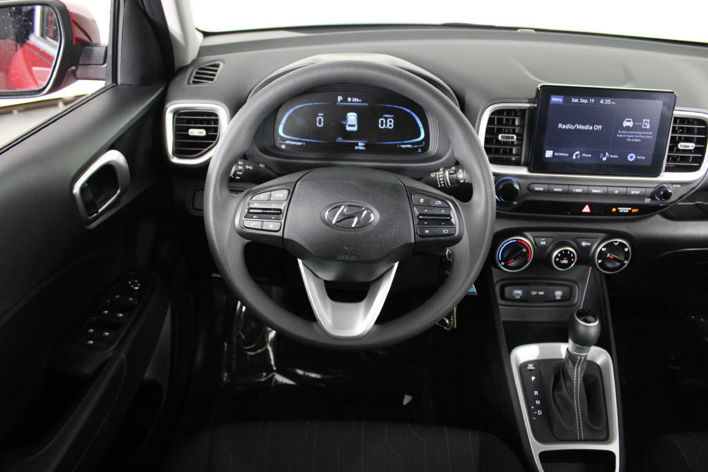 Certified 2025 Hyundai Venue SE FWD image 8