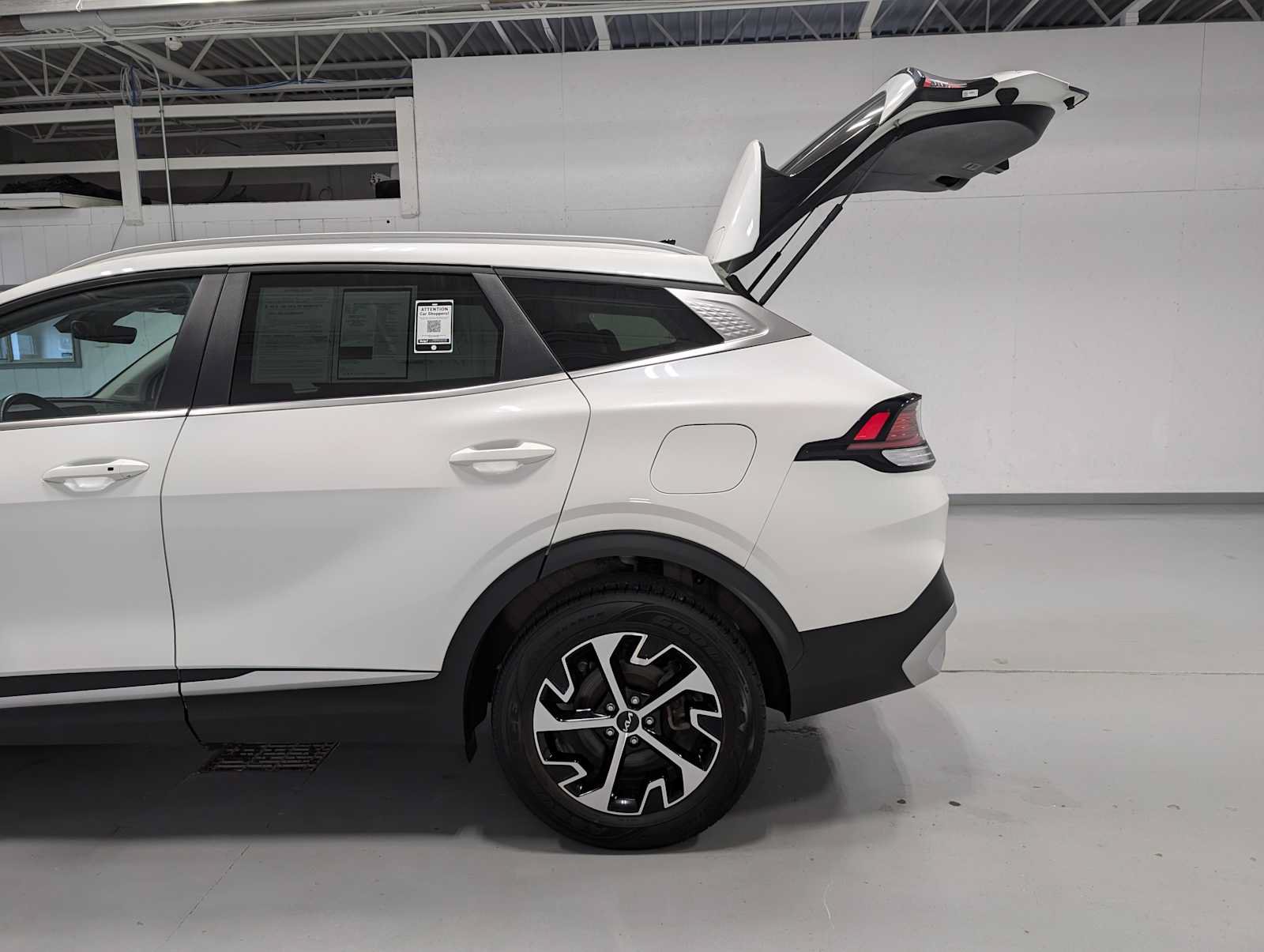 Used 2023 Kia Sportage EX AWD/4WD image 11