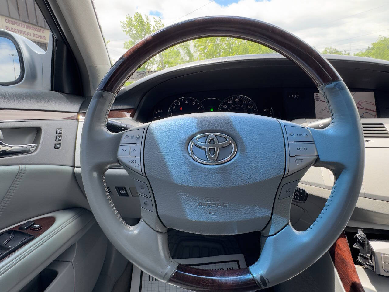 Used 2008 Toyota Avalon Limited FWD image 19