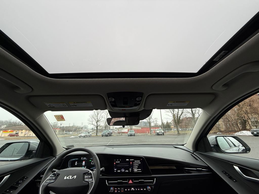 Certified 2025 Kia Niro EX Touring image 25