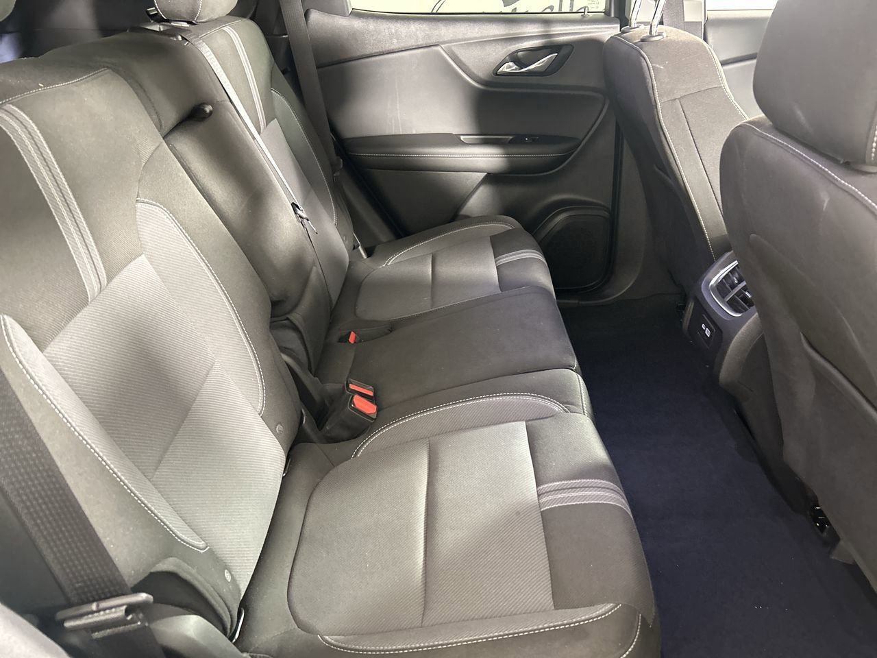 Used 2025 Chevrolet Blazer LT FWD image 24