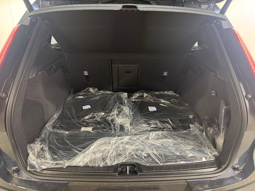 New 2026 Volvo XC40 B5 Ultra w/ Protection Package Premier AWD/4WD image 29