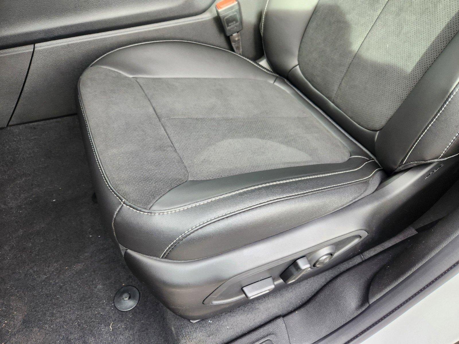 New 2025 Jeep Grand Cherokee Altitude image 10