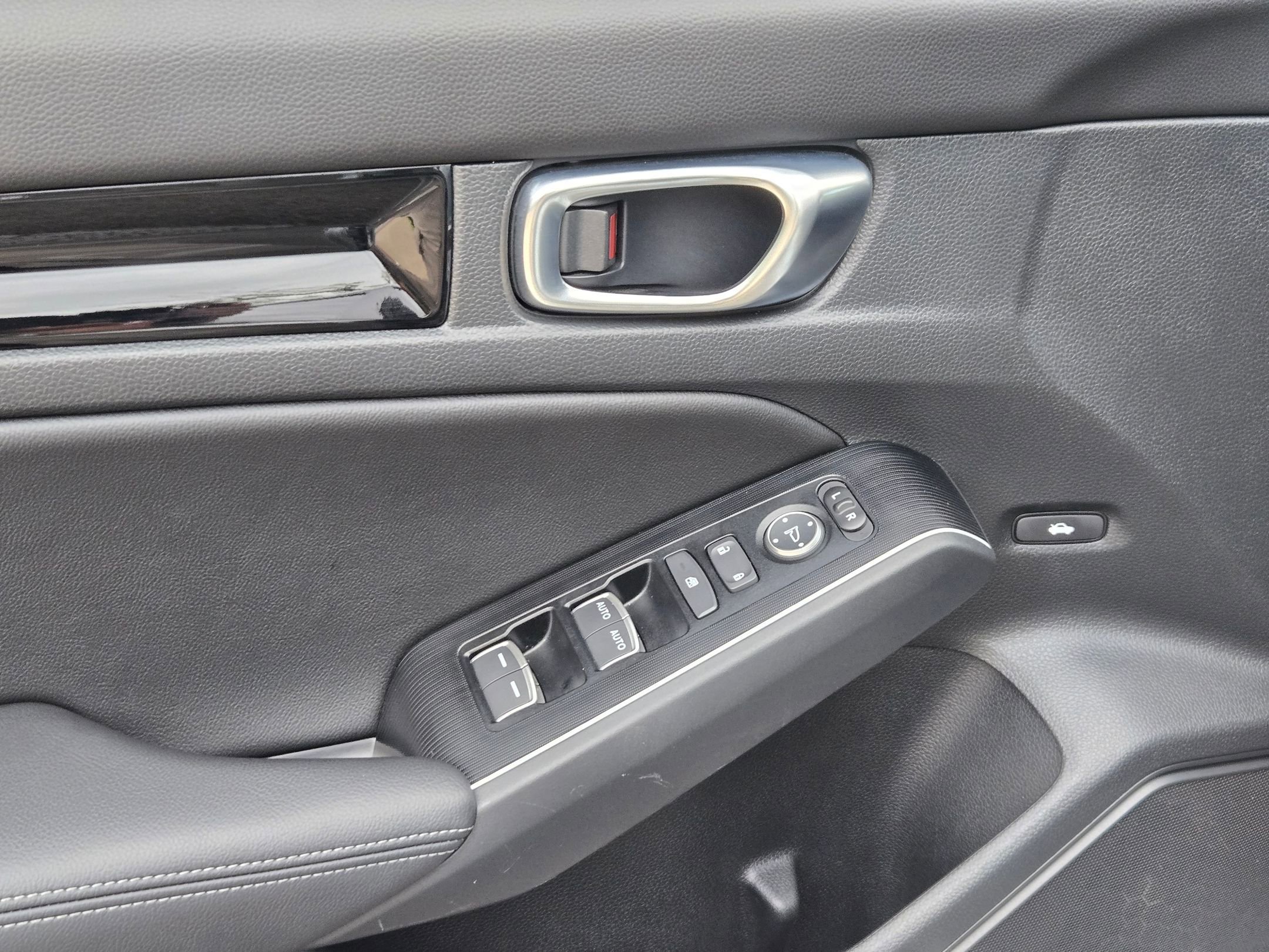 Used 2025 Honda Civic Sport Touring image 11