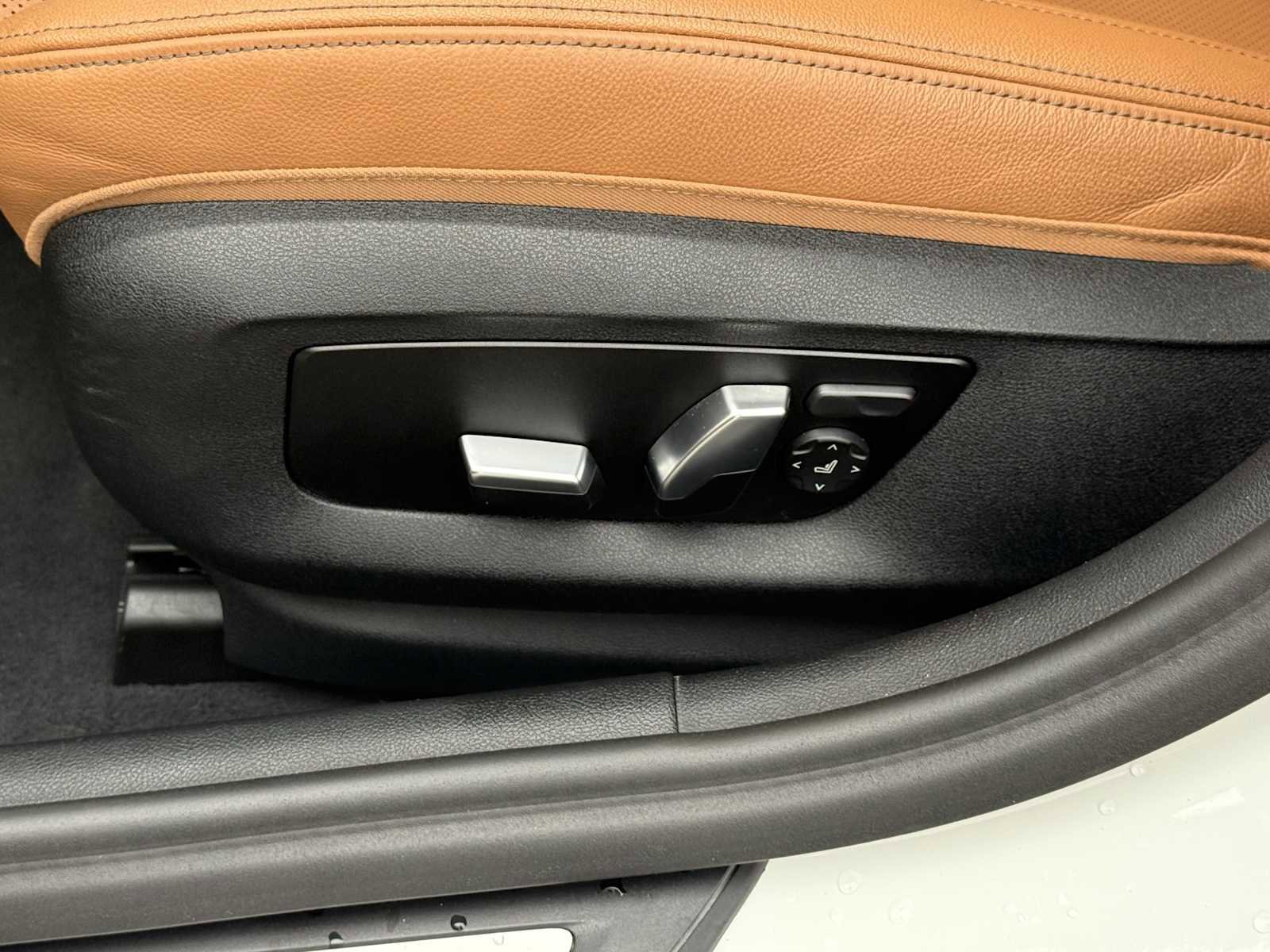 Used 2023 BMW 540i xDrive w/ M Sport Package image 22