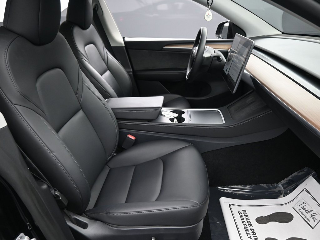 Used 2025 Tesla Model Y Long Range image 35