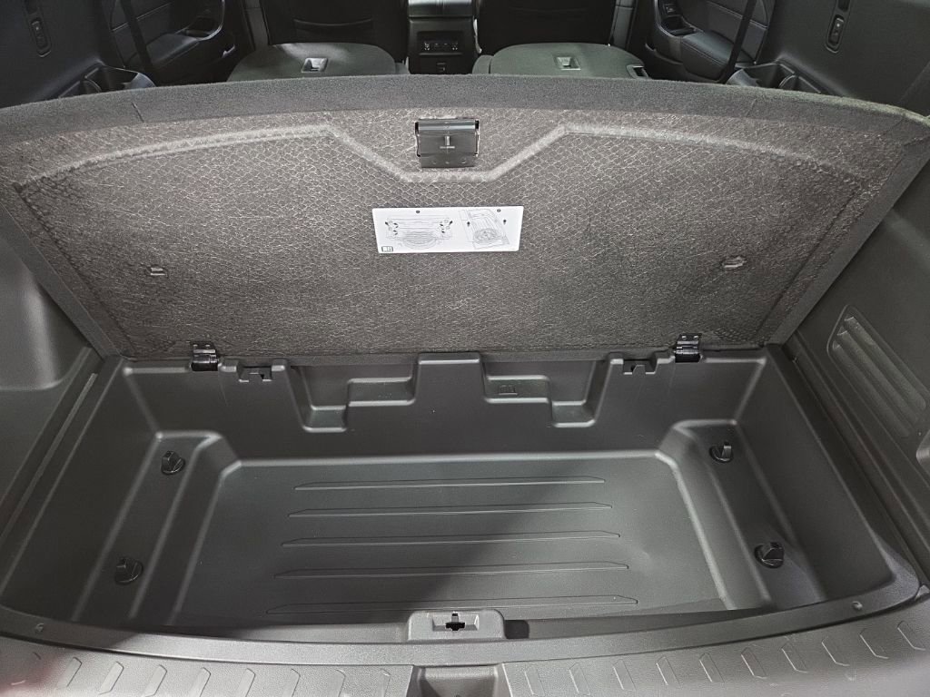 Used 2023 Chevrolet Traverse LT image 40