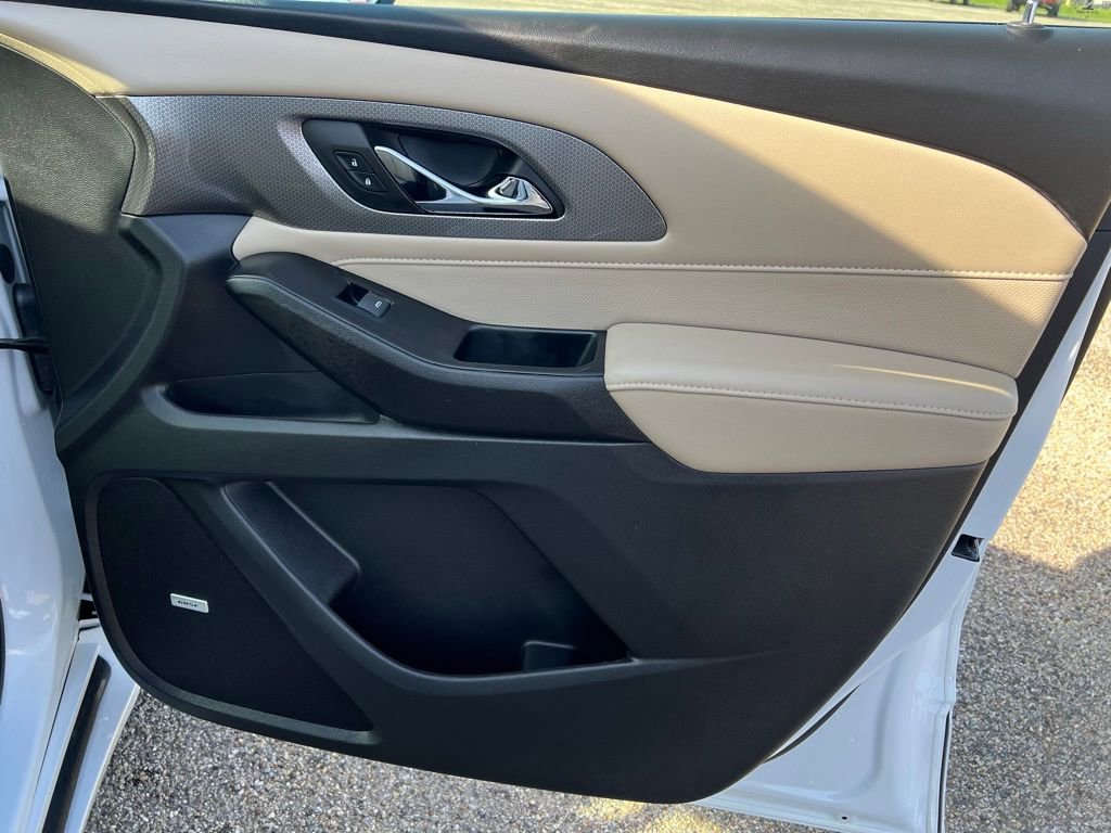 Used 2023 Chevrolet Traverse Premier AWD/4WD image 16