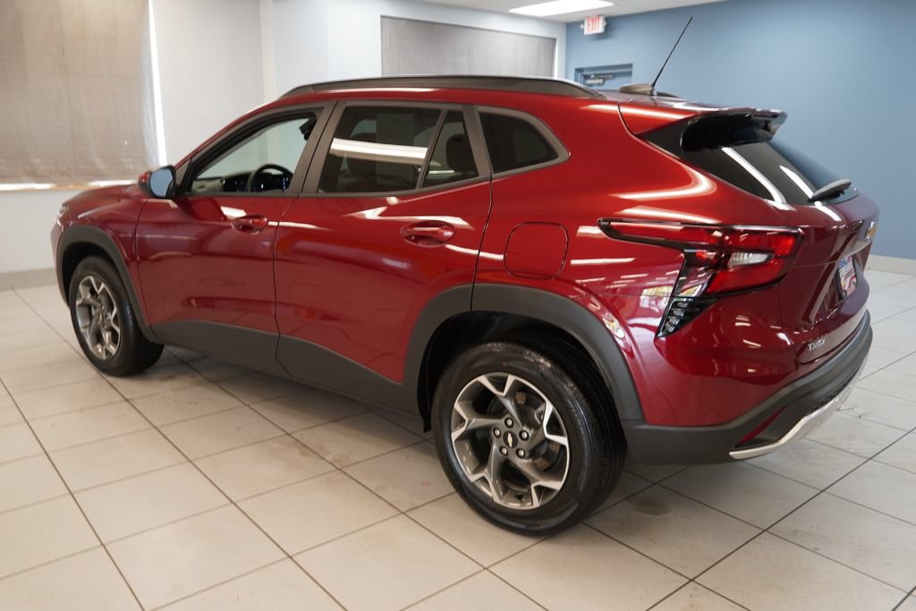 Used 2025 Chevrolet Trax LT w/ Driver Confidence Package FWD image 6