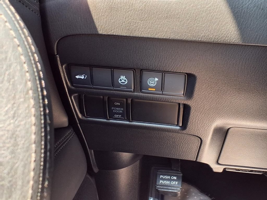 Used 2024 Nissan Armada SL w/ Captain's Chairs Package AWD/4WD image 17