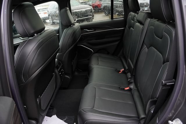 New 2026 Jeep Grand Cherokee Limited AWD/4WD image 11