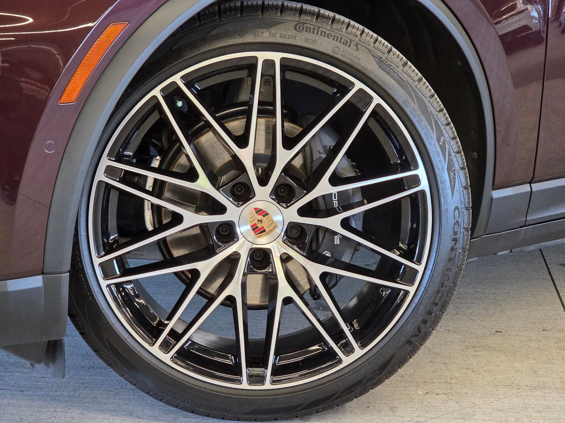 Certified 2025 Porsche Macan 4 Electric image 24