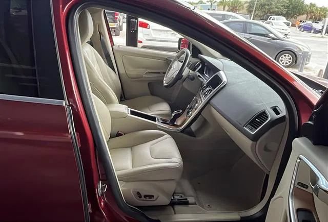 Used 2015 Volvo XC60 T5 Premier w/ Proximity Package FWD image 5