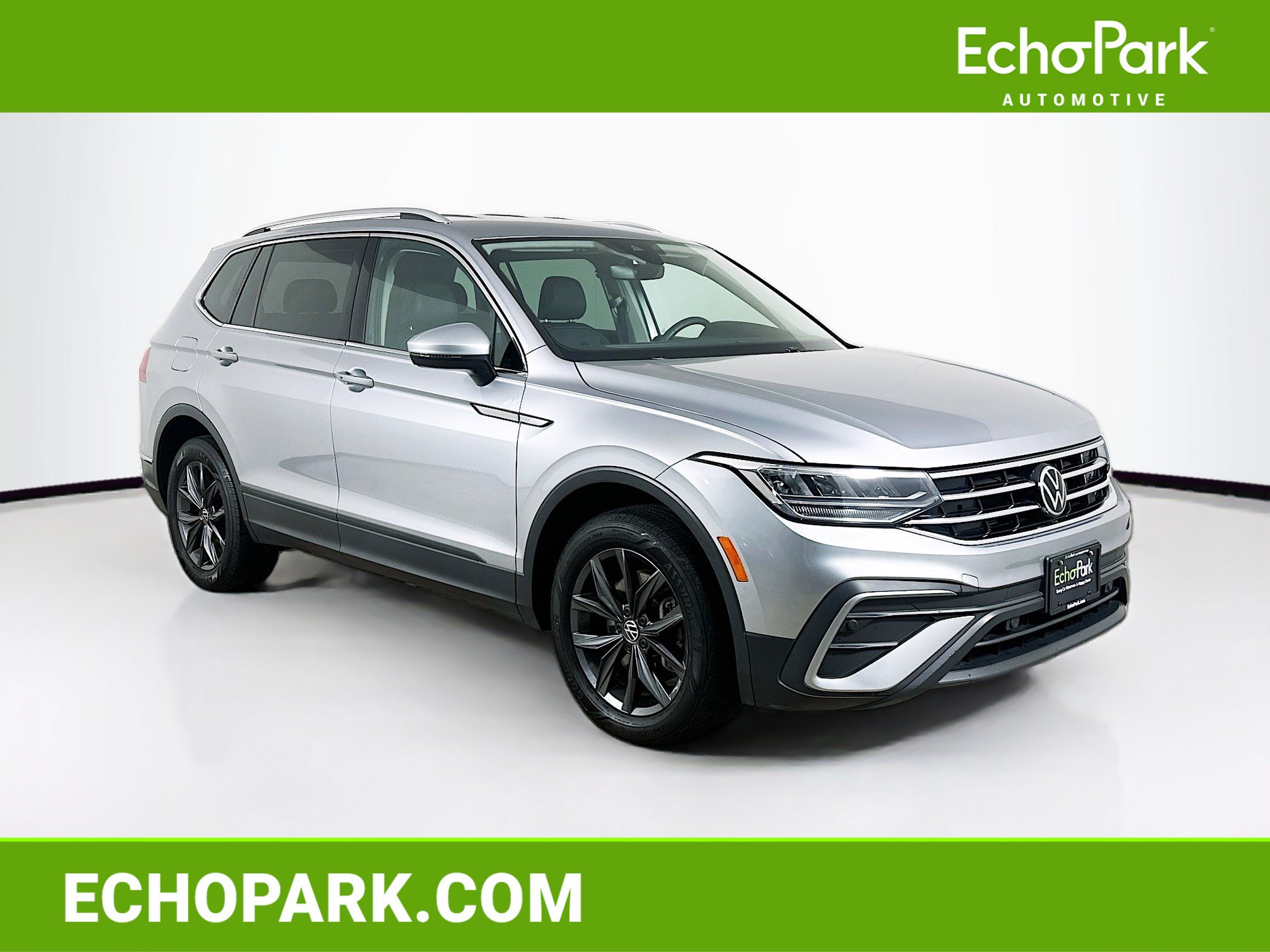 Used 2023 Volkswagen Tiguan SE AWD/4WD image 1