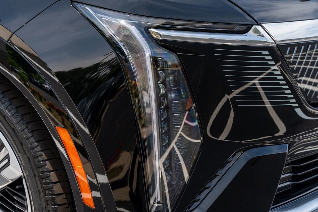 Used 2025 Cadillac Escalade IQ Luxury 2 w/ LPO, Premium Carpet Package AWD/4WD image 9