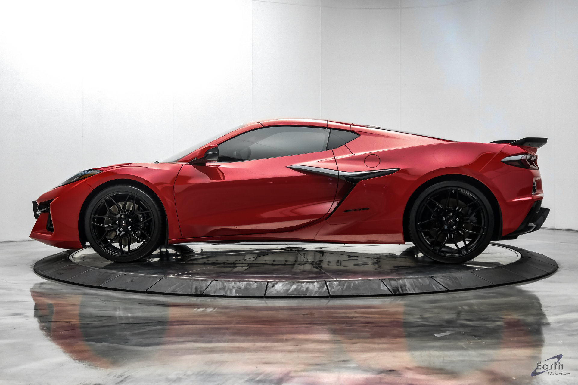 Used 2024 Chevrolet Corvette Z06 RWD image 10