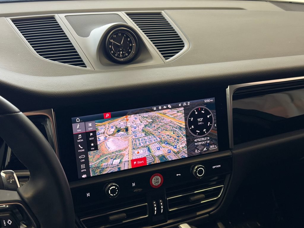 Certified 2026 Porsche Macan AWD/4WD image 23