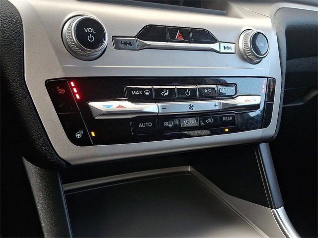 Used 2022 Ford Explorer XLT w/ Equipment Group 202A image 12