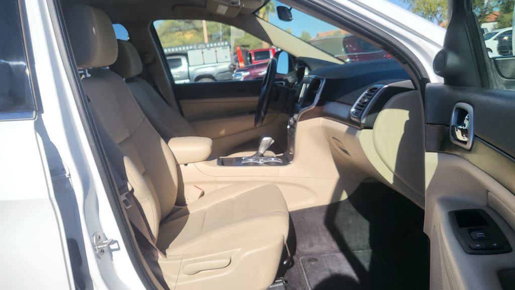 Used 2018 Jeep Grand Cherokee Laredo AWD/4WD image 18