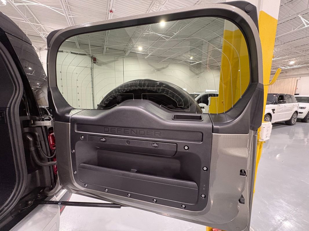 Used 2024 Land Rover Defender 110 S image 39