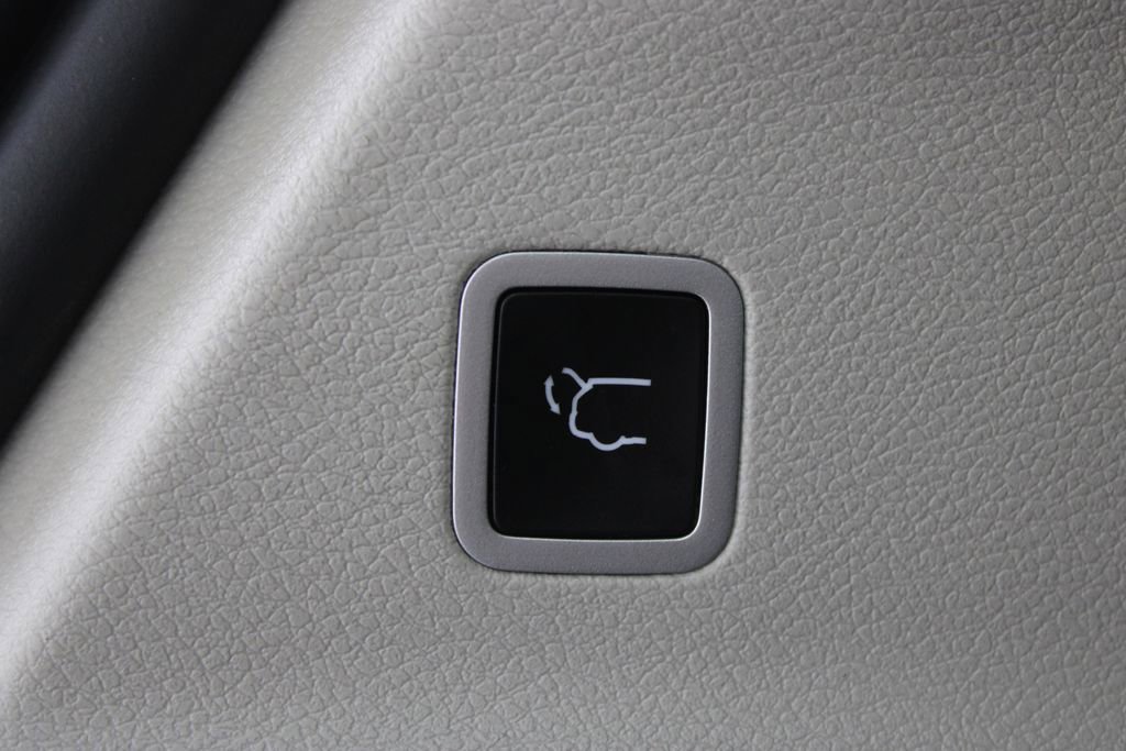 Used 2023 Chrysler Pacifica Touring-L image 31