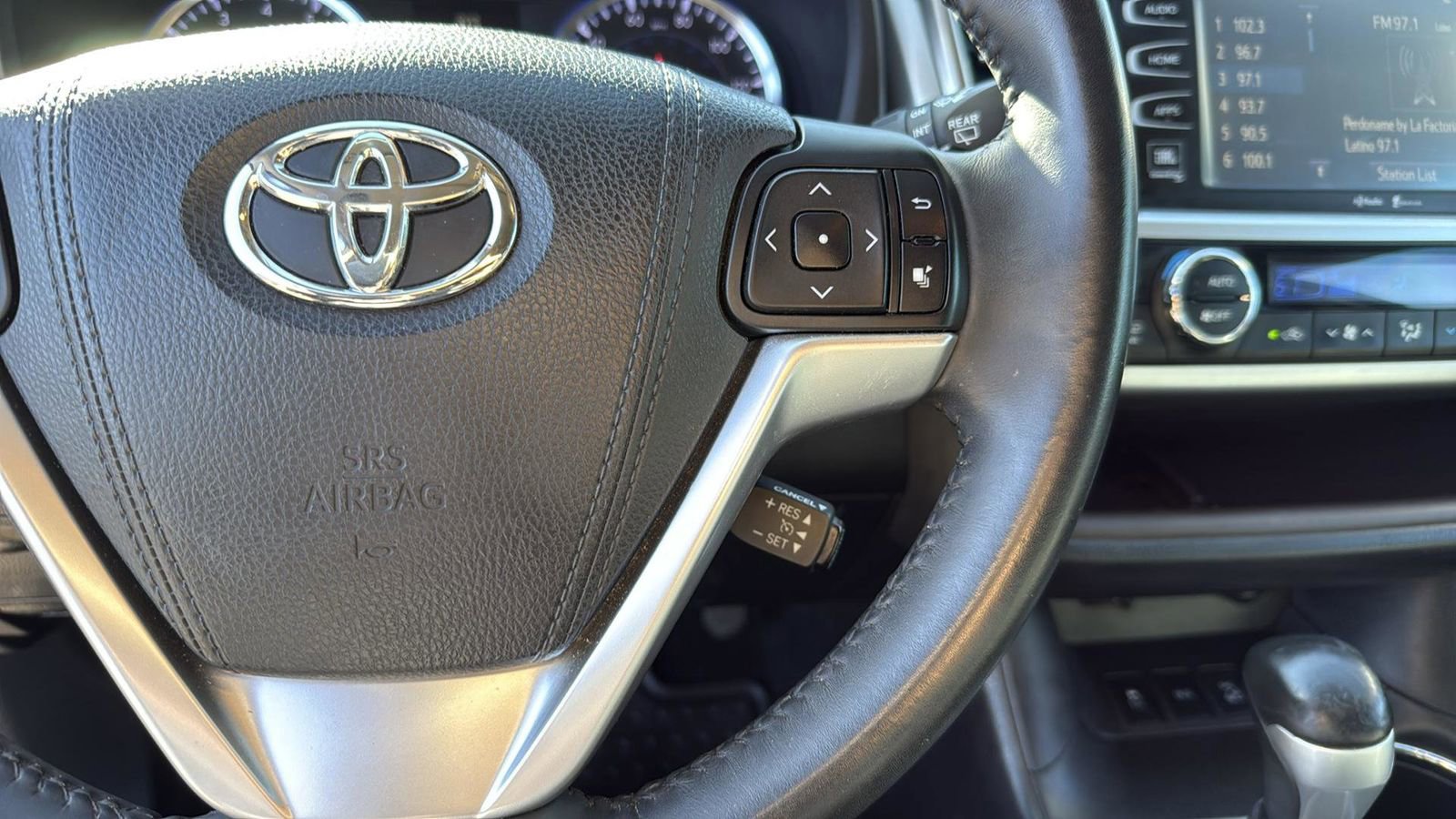 Used 2015 Toyota Highlander Limited image 16