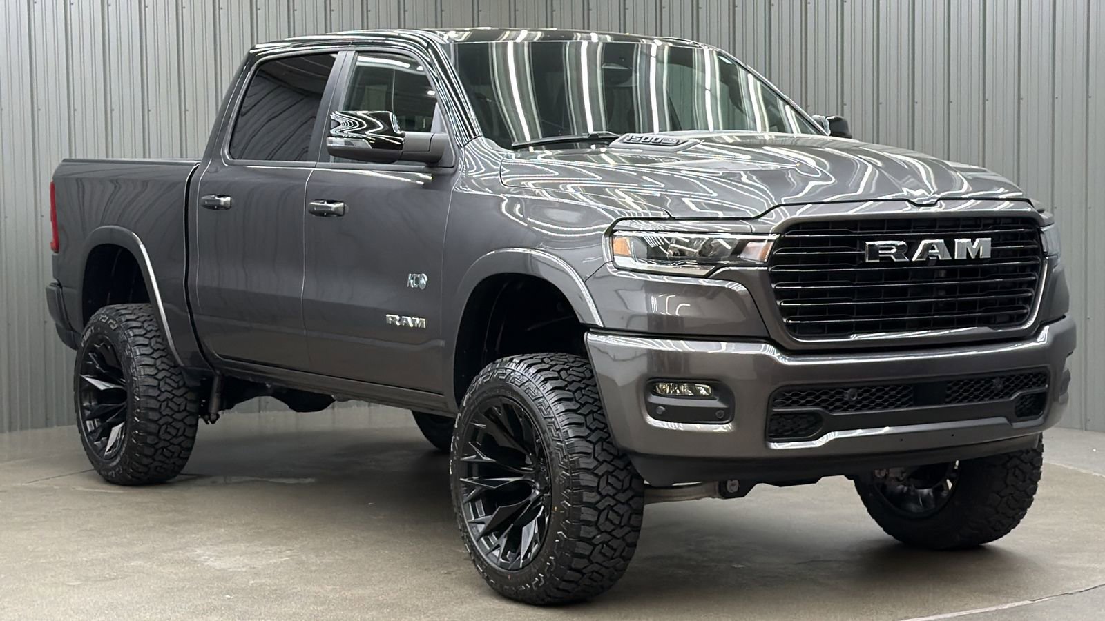Used 2025 RAM 1500 Laramie w/ Sport Appearance Package AWD/4WD image 7
