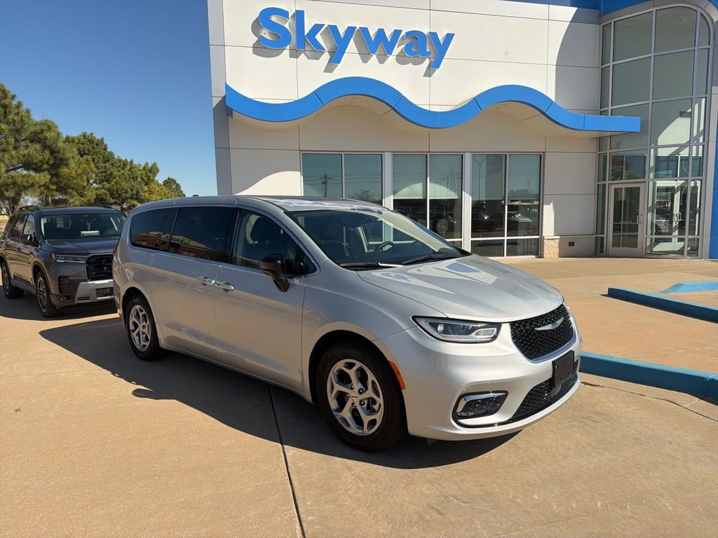 Used 2024 Chrysler Pacifica Limited