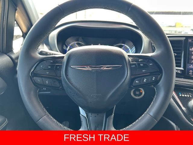 Used 2024 Chrysler Pacifica Premium FWD image 23