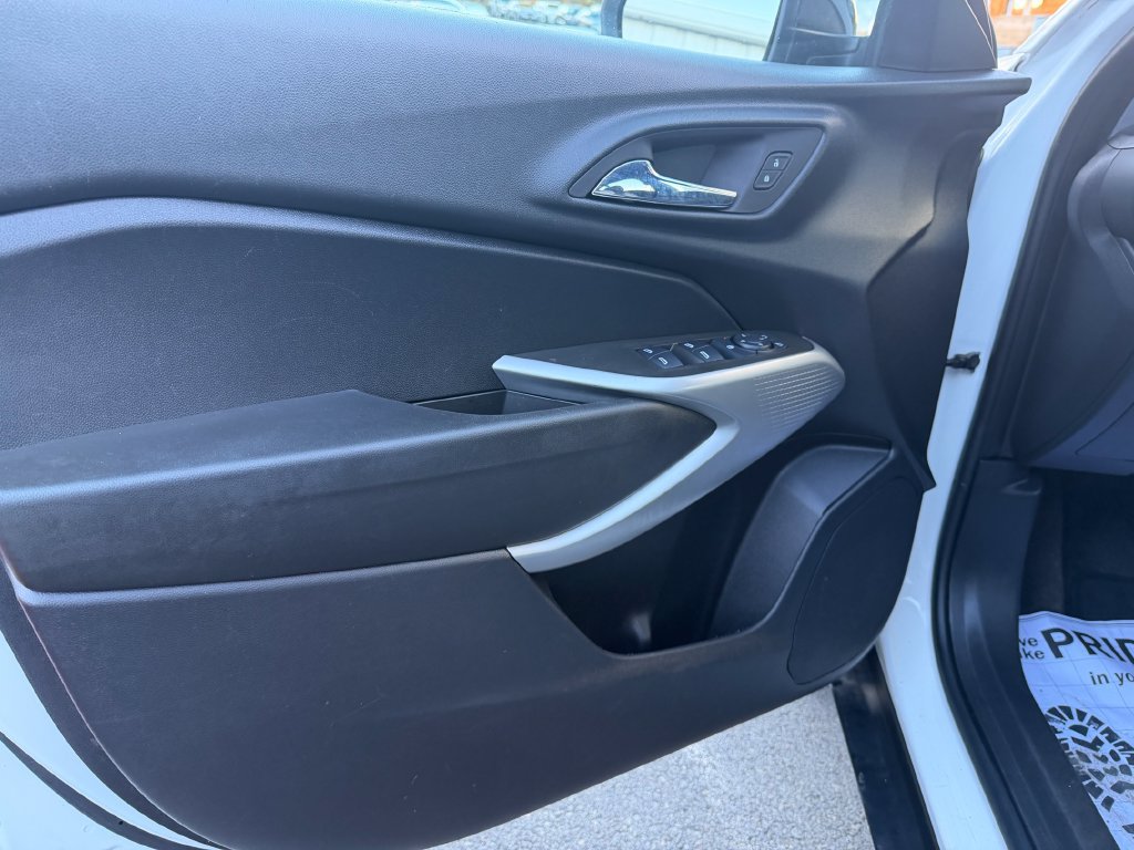 Used 2024 Chevrolet Trax RS w/ Driver Confidence Package FWD image 13