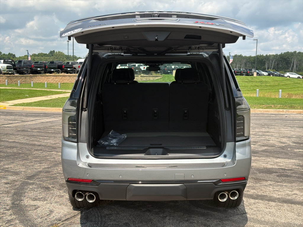 New 2026 Chevrolet Suburban RST w/ RST Capability Package AWD/4WD image 40