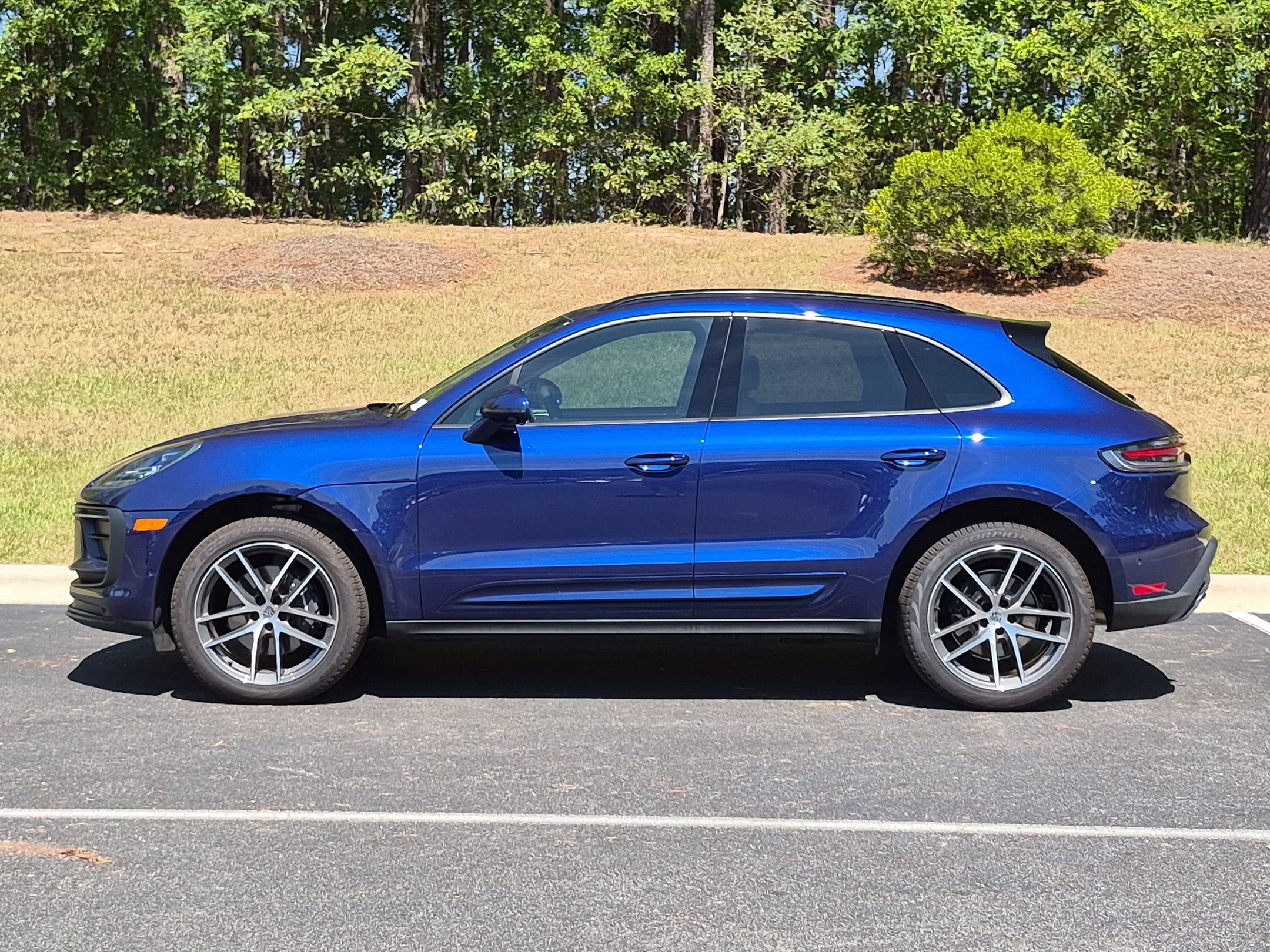 Certified 2026 Porsche Macan AWD/4WD image 2