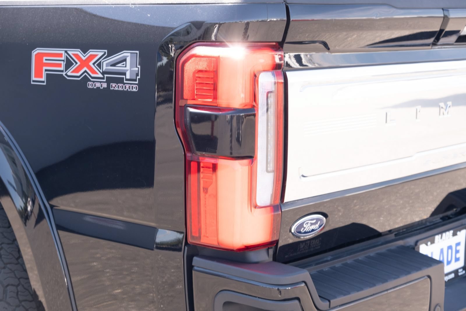 Used 2023 Ford F350 Limited w/ FX4 Off-Road Package AWD/4WD image 27