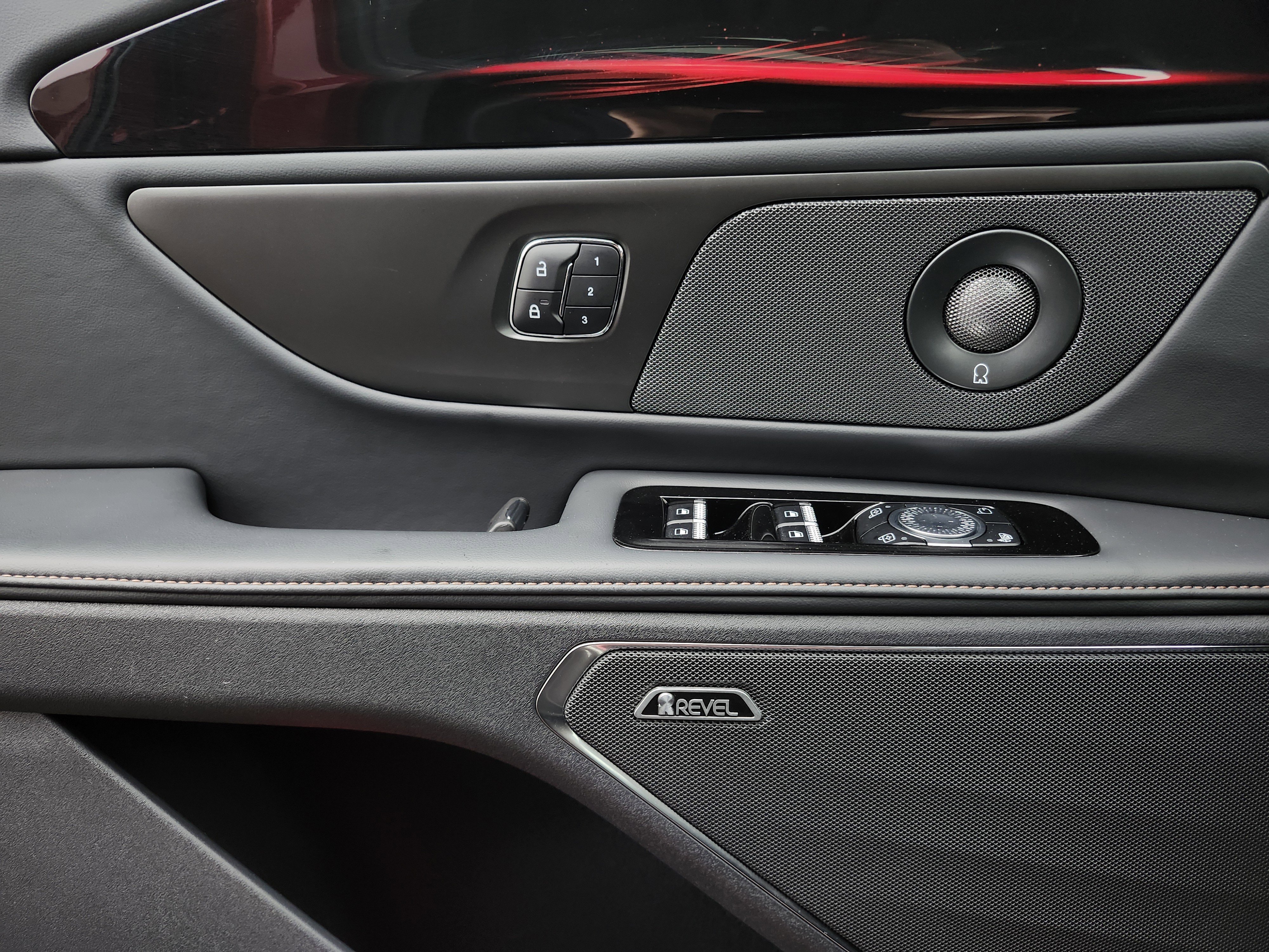 Used 2024 Lincoln Nautilus Reserve w/ Equipment Group 202A image 17